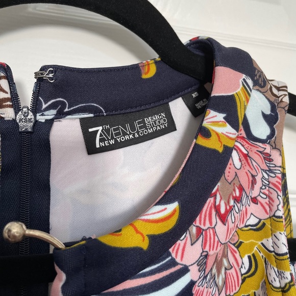 XS Blouse from New York and Company - Picture 2 of 3